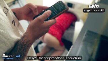 Пасынок трахнул раком застрявшую в стиралке рыжую русскую мачеху