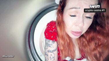 Застряла: Пасынок трахнул раком застрявшую в стиралке рыжую русскую мачеху