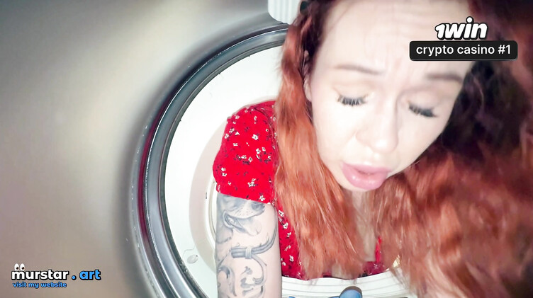 Пасынок трахнул раком застрявшую в стиралке рыжую русскую мачеху