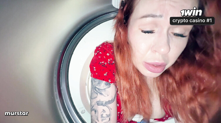 Пасынок трахнул раком застрявшую в стиралке рыжую русскую мачеху