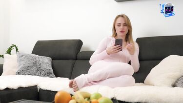 Санта подарил на Новый год большие сиськи и трахнул красотку