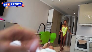 Мачеха отымела скорострела и дотрахала себя самотыком