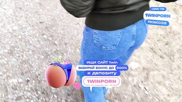 Русская в очках сосет член незнакомцу в загородном парке