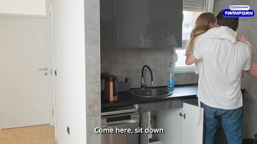 Заплатила сантехнику за ремонт минетом и розовой киской