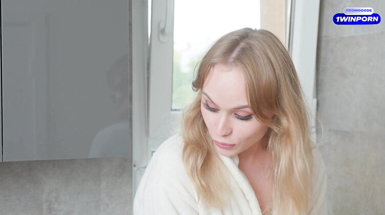 Заплатила сантехнику за ремонт минетом и розовой киской