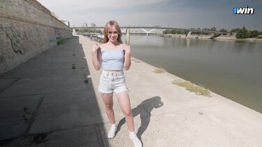 Заядлый фанат выебал Маримур после прогулки