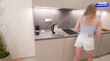 Заядлый фанат выебал Маримур после прогулки