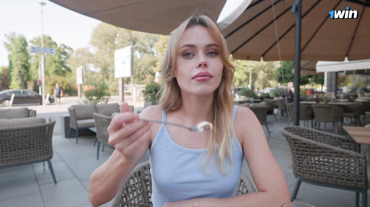 Заядлый фанат выебал Маримур после прогулки