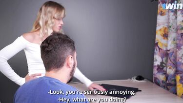 Сводная сестра отучила брата задрота от игр с помощью сочной пизды