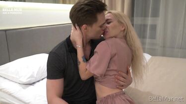 Трах с парнем с большим членом для влога Беллы Мур