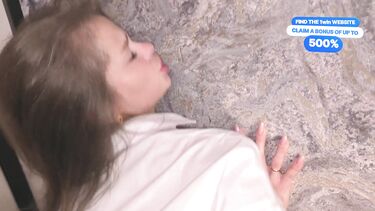 Провела соцопрос и отсосала член перед перепихоном в гандоне