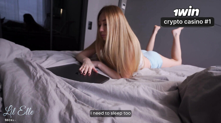 Сводная сестра трется попкой о член брата во время совместной ночевки в одной кровати