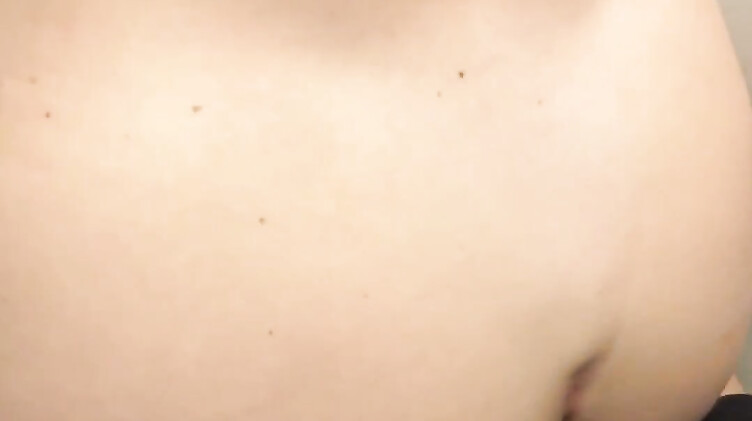 Русская сосет и трахается в туалете самолета