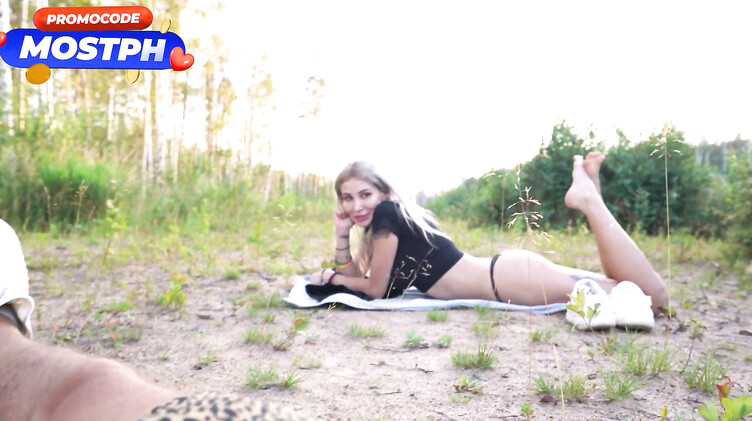 Отодрал незнакомку с силиконовыми сиськами в лесу на пляже