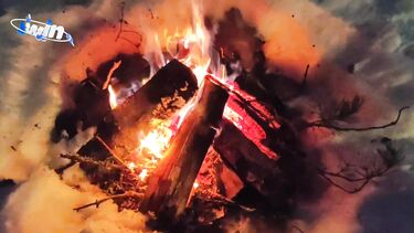 Косички: Музыкальный порно клип с трахающейся в лесу русской Снегурочкой