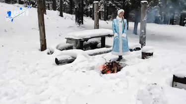 SWife Katy: Музыкальный порно клип с трахающейся в лесу русской Снегурочкой