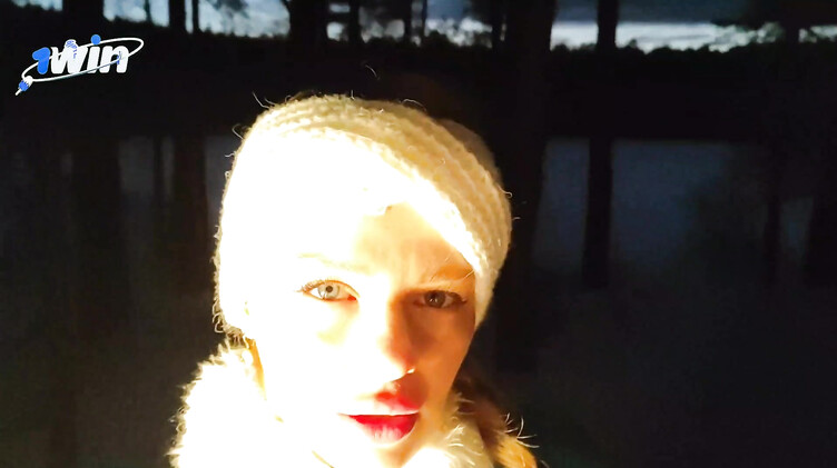 Музыкальный порно клип с трахающейся в лесу русской Снегурочкой