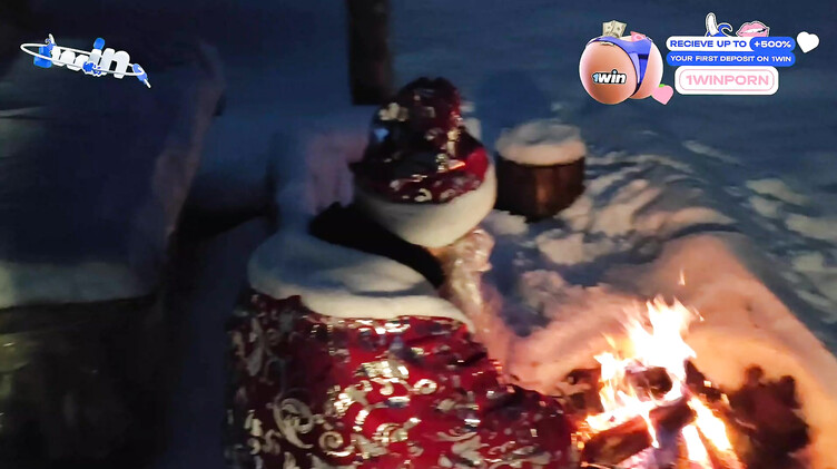 Музыкальный порно клип с трахающейся в лесу русской Снегурочкой