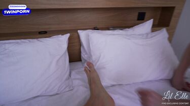 Игра с киской сводной сестры закончилась инцест сексом с кремпаем