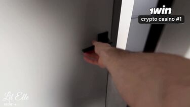 Сосед выебал и кончил в пизду русской блонды пока ее парня нет в городе