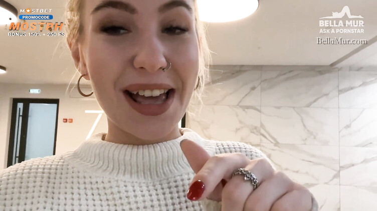 Bella Mur: Белла Мур трахается с новым любовников в прихожей и спальне на кровати