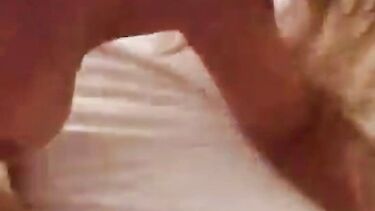 Фанат трахает нимфоманку Монику Фокс в анал в домашнем порно