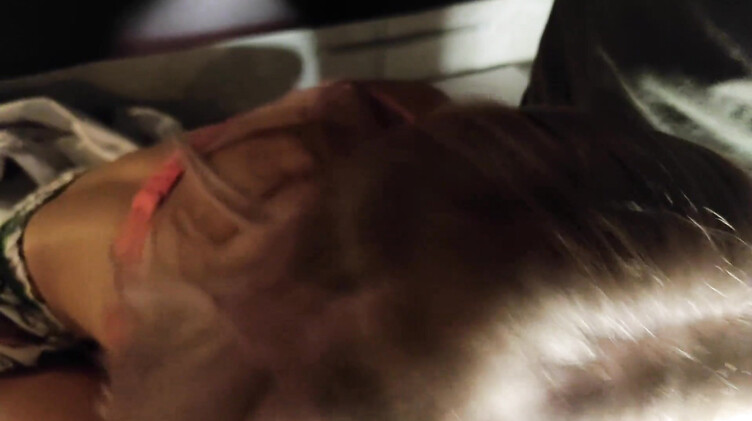 Продюсер трахает замужнюю незнакомку в купе поезда