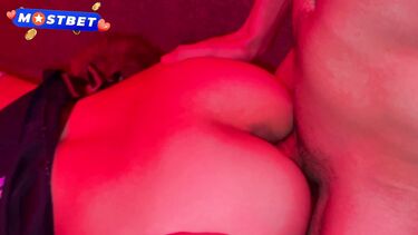 Дал на клык и трахнул в ночном клубе стриптизершу