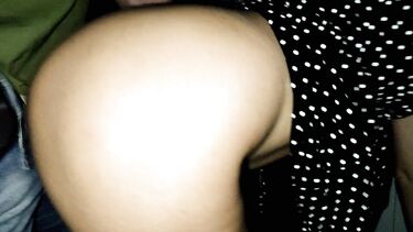 Трах на перроне с незнакомкой в ожидании поезда