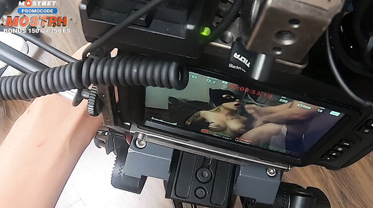 Bella Mur: Закулисные съемки секс сцены с русской порноактрисой Bella Mur на Хэллоуин