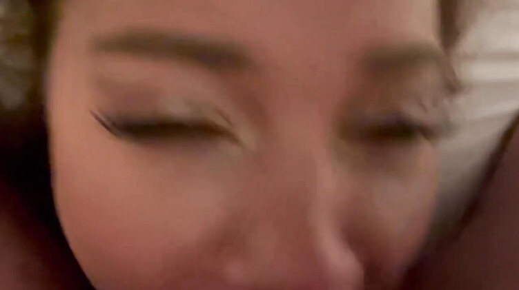 Обоссаная рабыня Моника Фокс сквиртит после жесткой порки