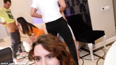 Русские порно звезды трахаются вшестером на новогодней вечеринке