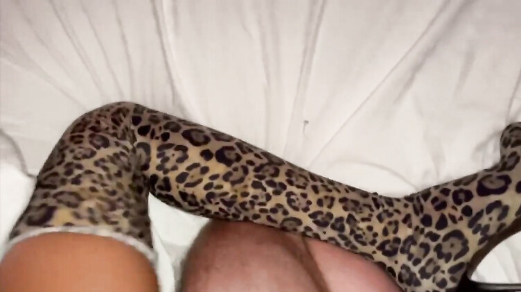 Жесткое порно: Анальный фистинг ногой и ебля в вывернутое очко блондинки