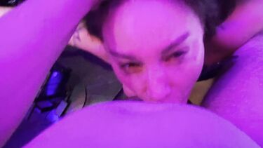 Моника Фокс в наручниках прошла через жесткий анальный секс и золотой дождь