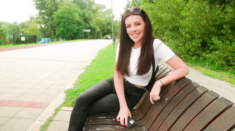 Отсосала в парке и проглотила сперму старого знакомого