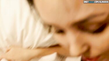 Грабитель дрочит на спящую жену и потом грубо трахает ее