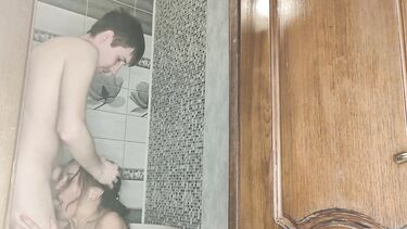 Зрелая и молодой: Мать навестила русского сына студента и соблазнила его на секс