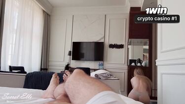 Кончает от трения пиздой о хуй сводного брата