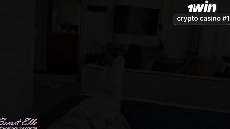 Кончает от трения пиздой о хуй сводного брата