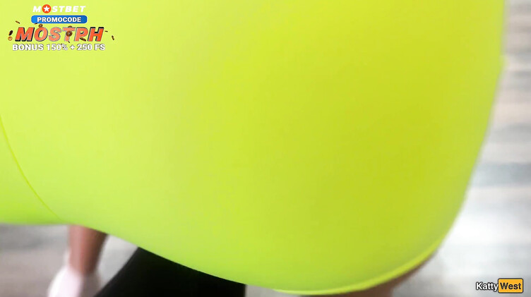 Персональный тренер отодрал спортсменку в спортзале