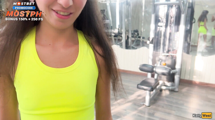 Брюнетки: Персональный тренер отодрал спортсменку в спортзале