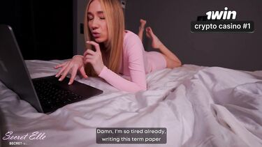 Сводные брат и сестра занялись сексом в спальне пока мать в соседней комнате