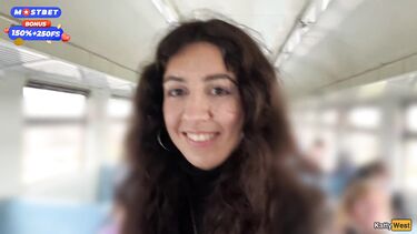 Эксгибиционист залил спермой лицо незнакомки в поезде, поманив ее хуем