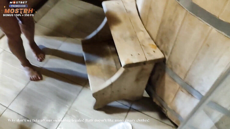 Зрелая и молодой: Русские тетя и племянник попарились в баньке и занялись сексом на диване