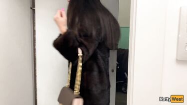 Русская шалава отработала деньги глубоким минетом и пиздой