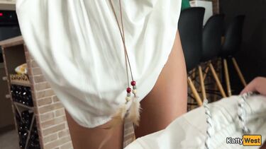 Трахаю жену друга трейдера, пока он торгует на ноутбуке