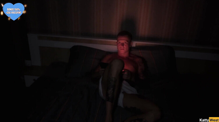 Куколд наблюдает за еблей сексвайф в формате МЖМ