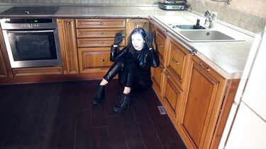 Воровка попалась на горячем и трахнулась с копом