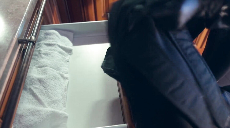 Luna Roulette: Воровка попалась на горячем и трахнулась с копом