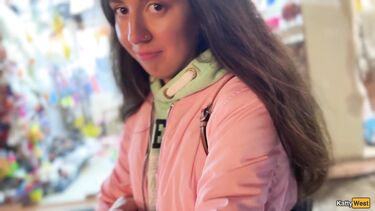 Блогер снял и выебал брюнетку в день знакомства